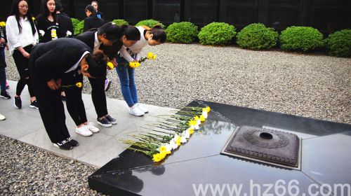 湖州师范学院商学院在南京开展现场党课