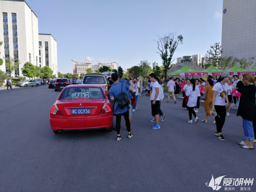 9.16 新闻综合频道 湖师院新生报到90.png