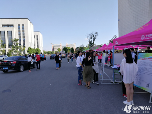 9.16 新闻综合频道 湖师院新生报到89.png