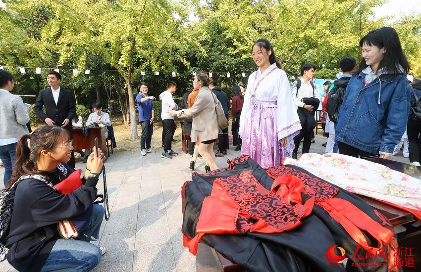 湖州：展国学魅力 扬传统礼仪（图）【2】